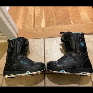 Womens Salomon pearl boa snowboard boots- like new!
